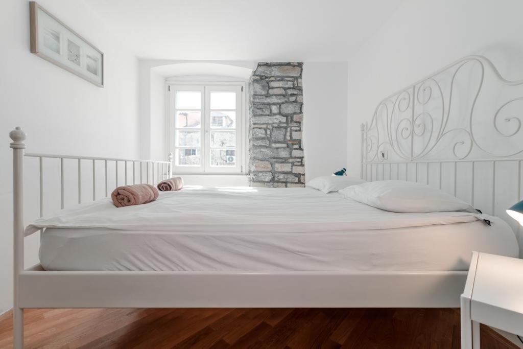 Apartments Artemus Music Piran Bagian luar foto