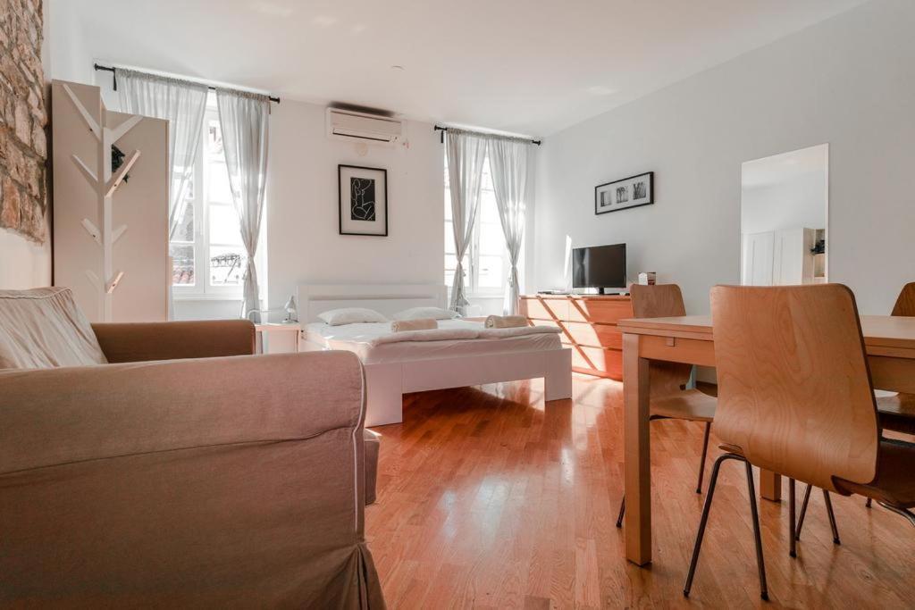 Apartments Artemus Music Piran Bagian luar foto